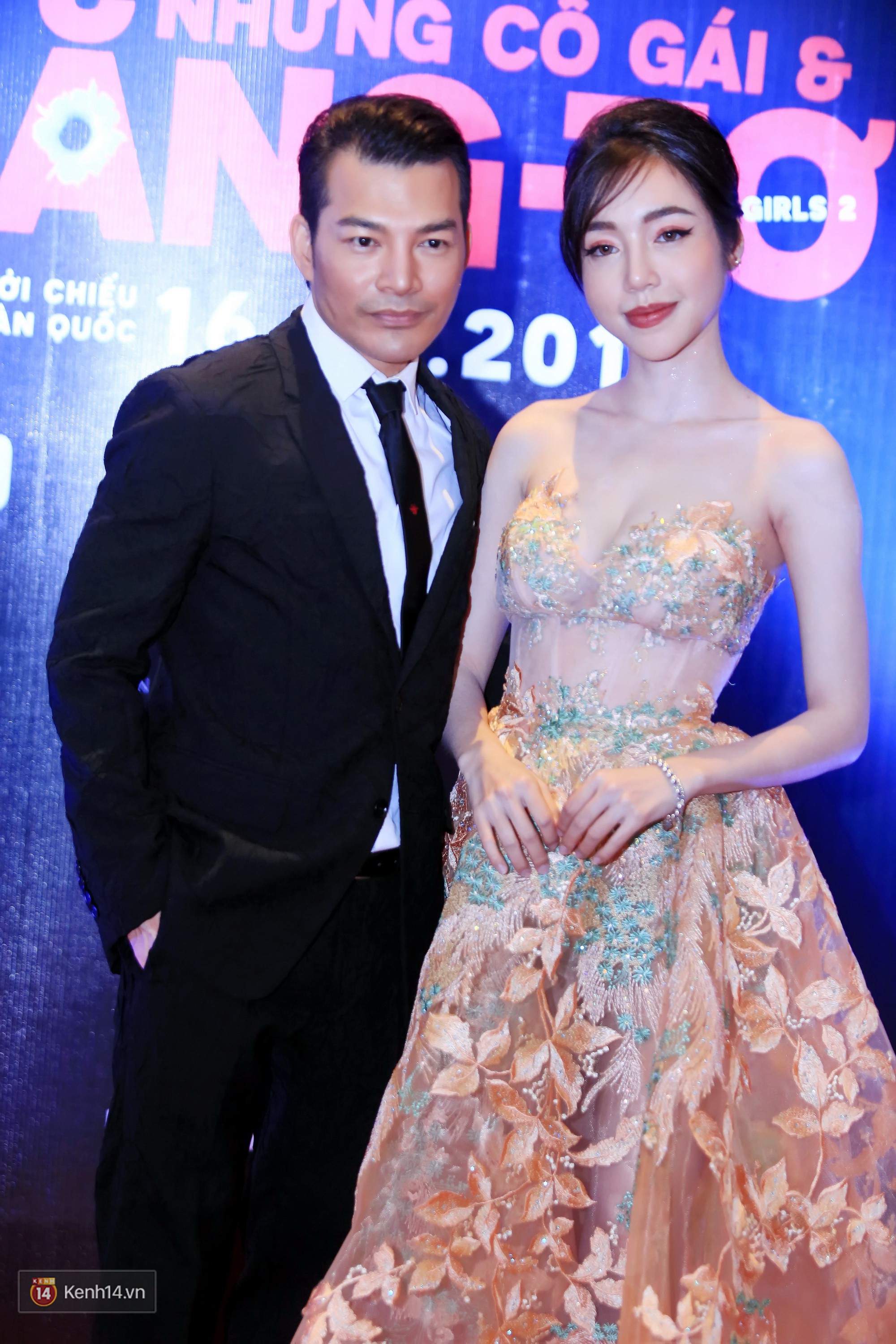 Bà mẹ hai con Elly Trần diện đầm công chúa, khoe dáng điệu đà trên thảm đỏ